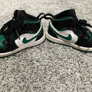 Nike Air Jordan 1 Retro Mid Pine Green sneakers unisex size 6C toddler EUC